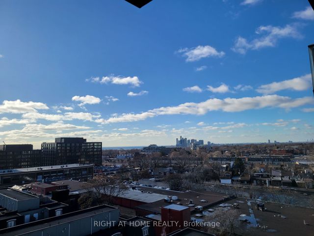 1004 - 1369 Bloor St W