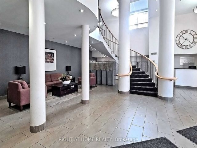 1004 - 1369 Bloor St W