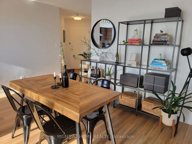 1004 - 1369 Bloor St W