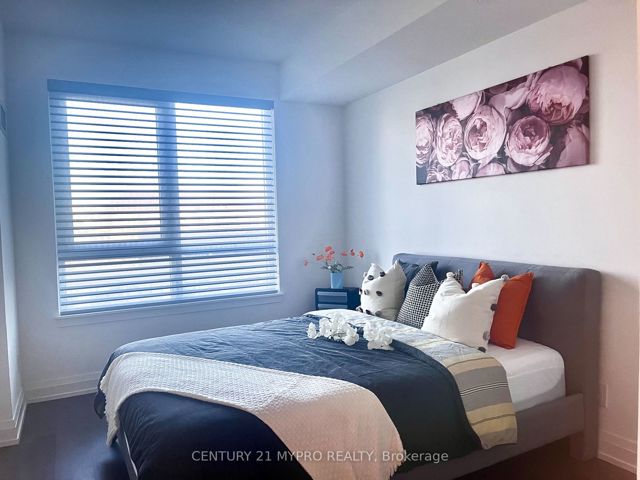 1027 - 591 Sheppard Ave E