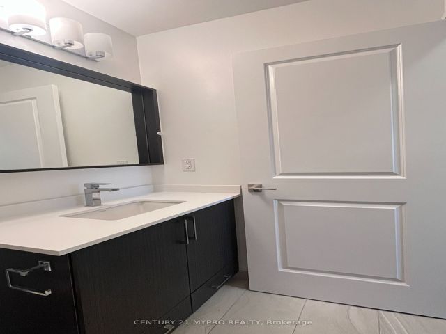 1027 - 591 Sheppard Ave E