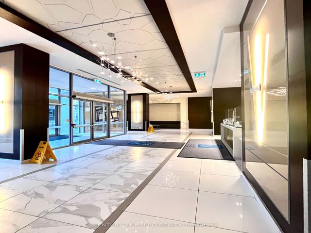 1027 - 591 Sheppard Ave E