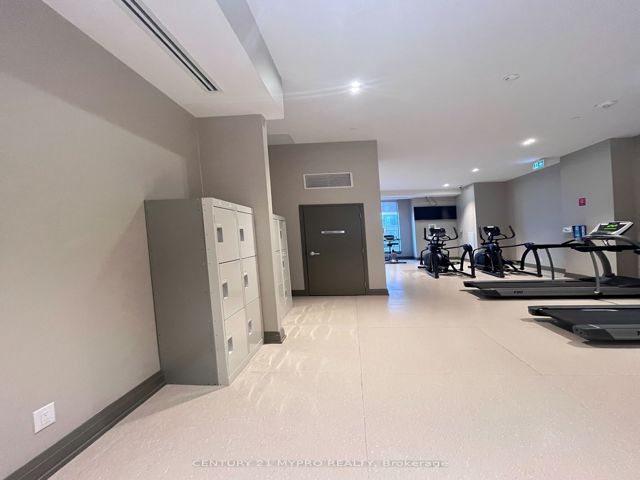 1027 - 591 Sheppard Ave E
