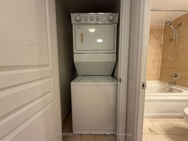 1208 - 5 Northtown Way