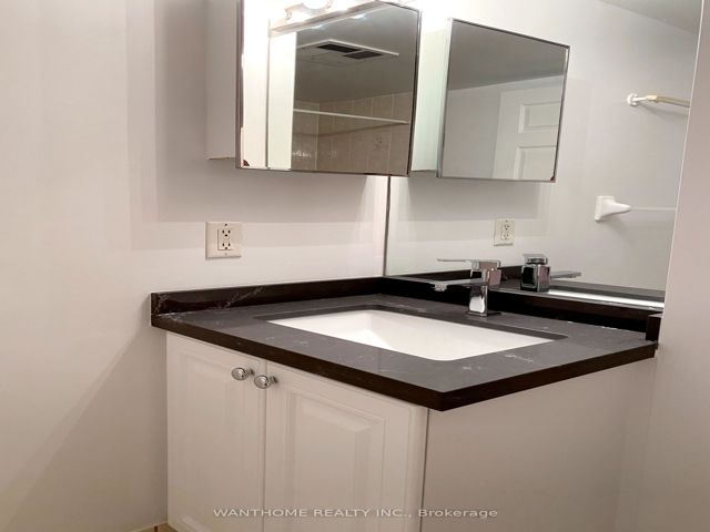 810 - 28 Empress Ave