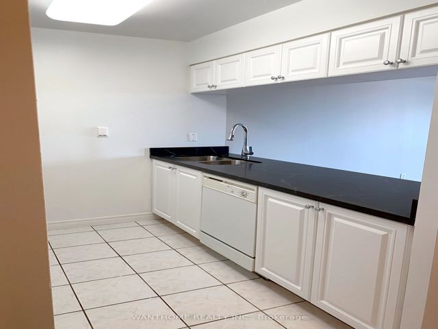 810 - 28 Empress Ave