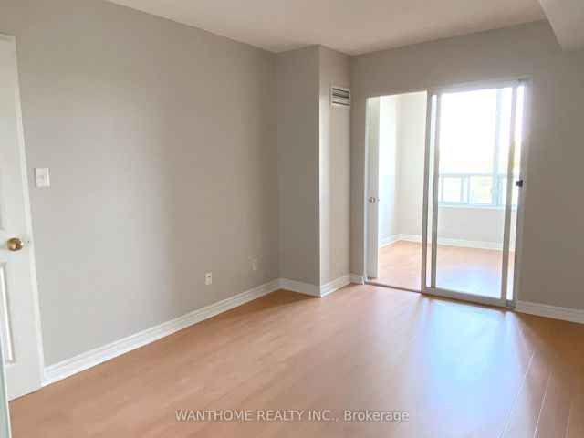 810 - 28 Empress Ave