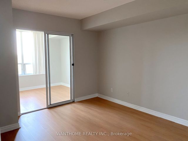 810 - 28 Empress Ave