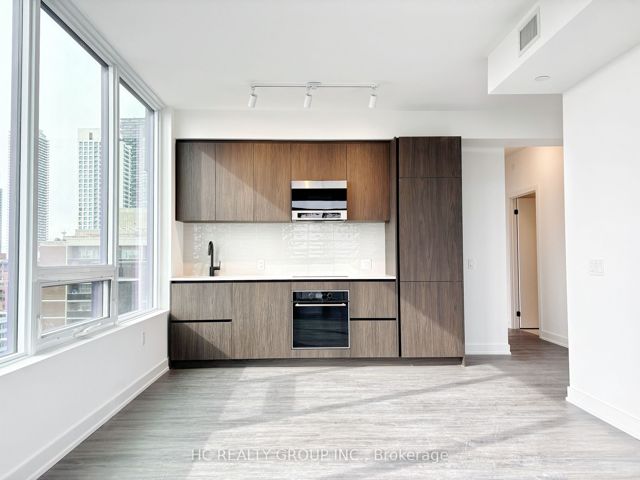 1512 - 127 Broadway Ave