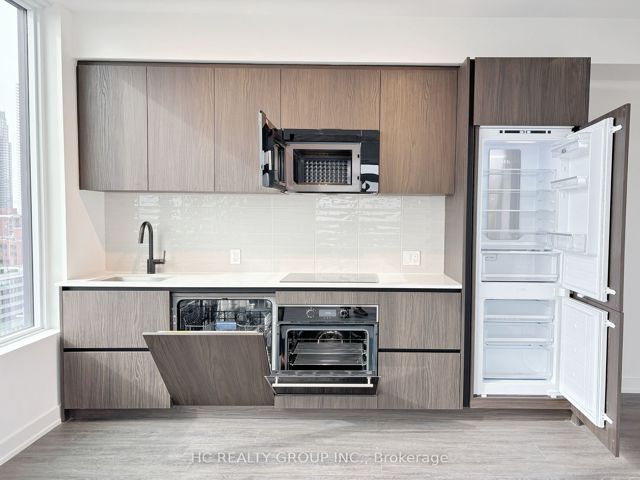 1512 - 127 Broadway Ave