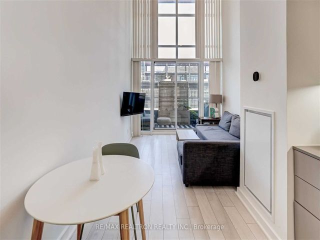 324 - 5 Hanna Ave