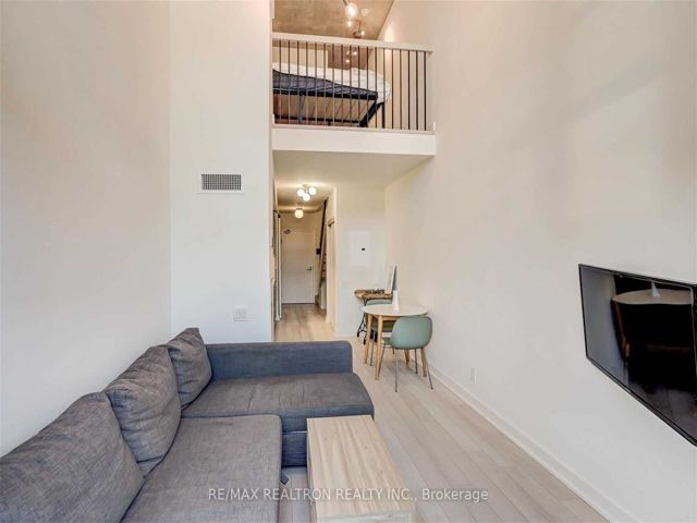 324 - 5 Hanna Ave