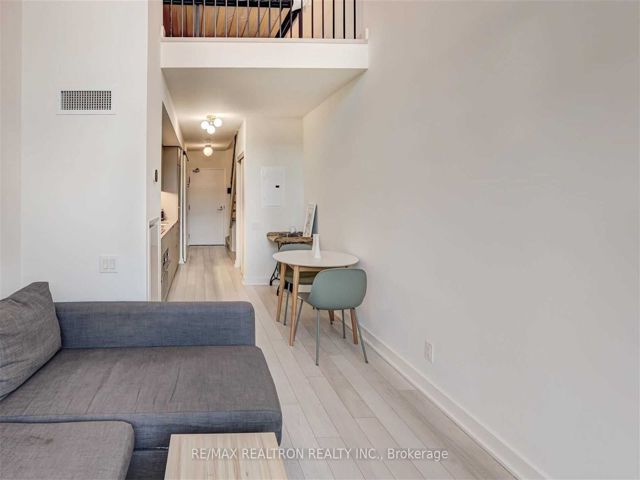324 - 5 Hanna Ave
