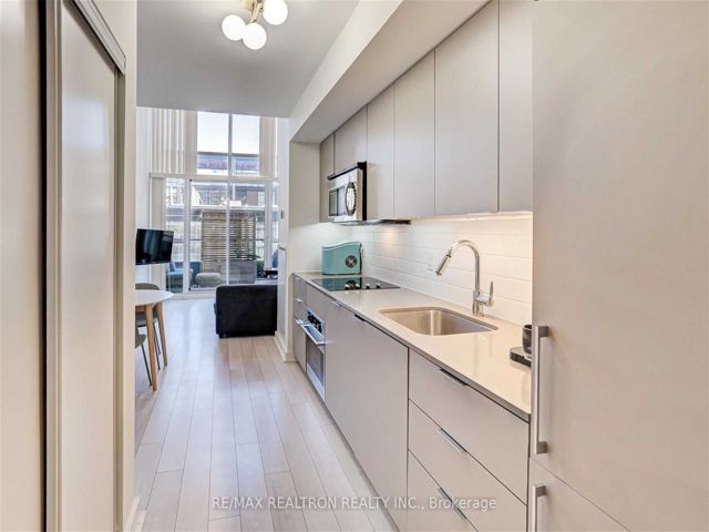 324 - 5 Hanna Ave