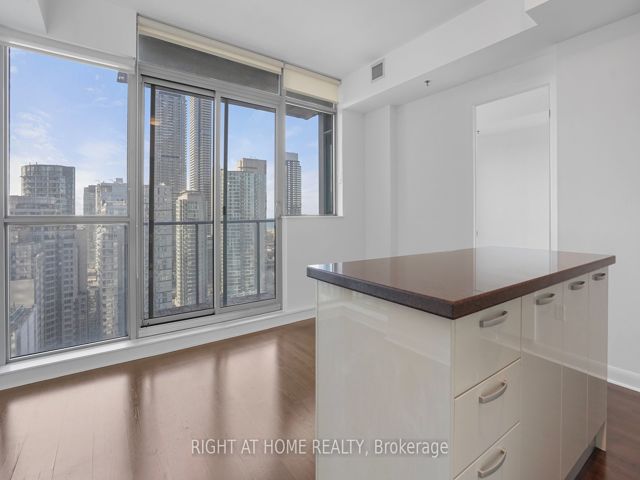 2103 - 375 King St W