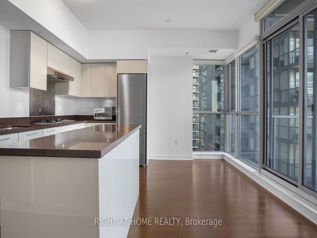 2103 - 375 King St W