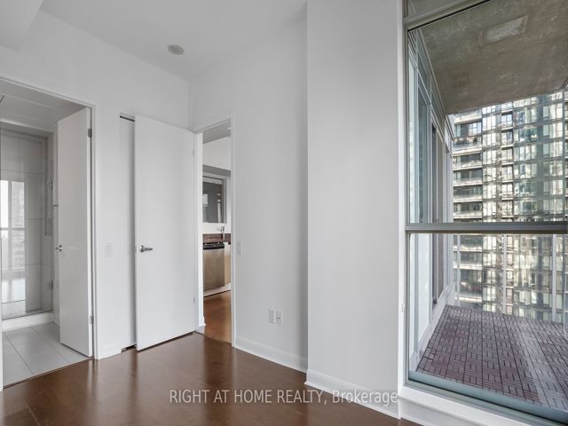 2103 - 375 King St W