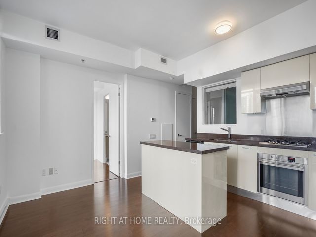 2103 - 375 King St W