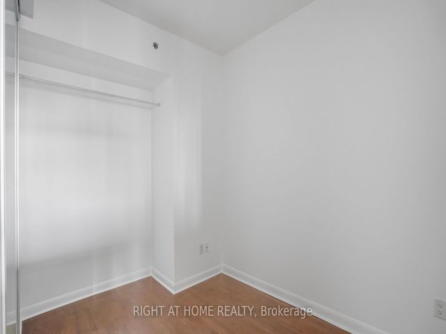 2103 - 375 King St W