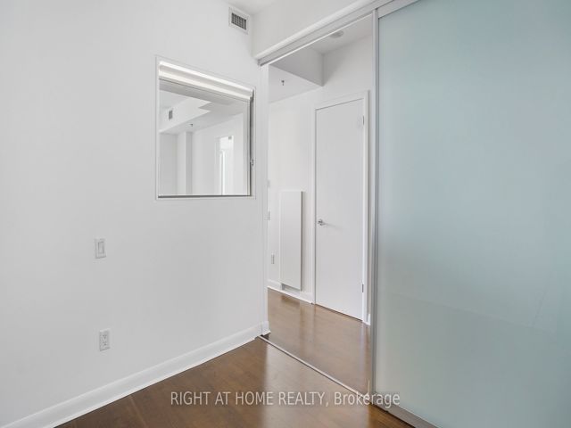2103 - 375 King St W