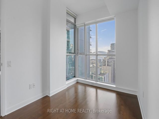 2103 - 375 King St W
