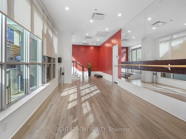 2103 - 375 King St W
