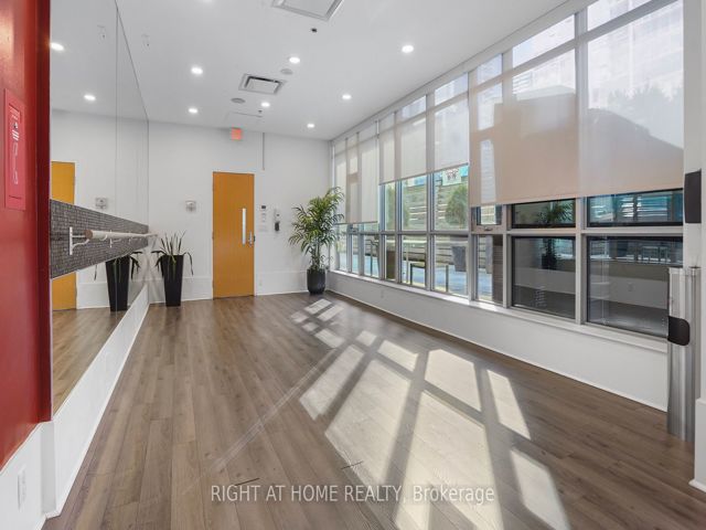 2103 - 375 King St W