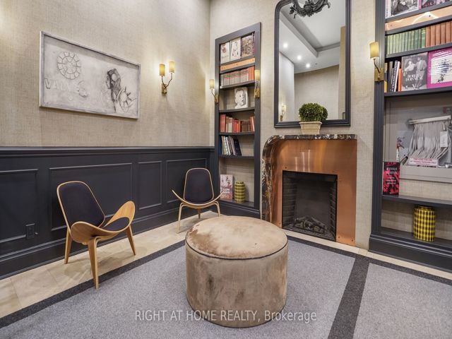 2103 - 375 King St W