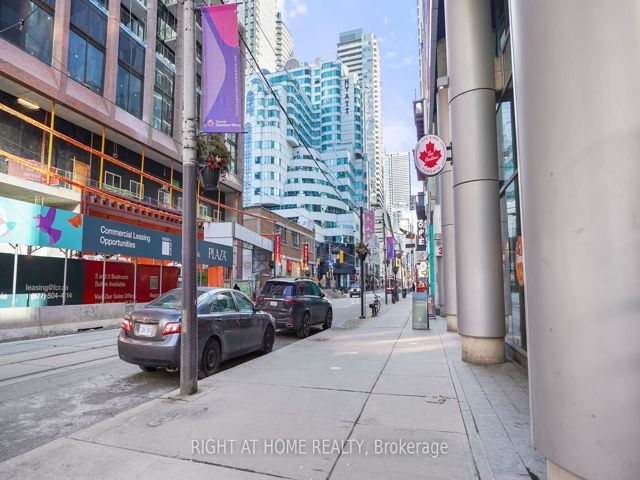 2103 - 375 King St W