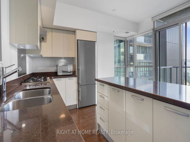 2103 - 375 King St W