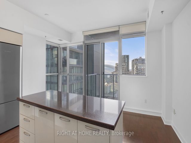 2103 - 375 King St W