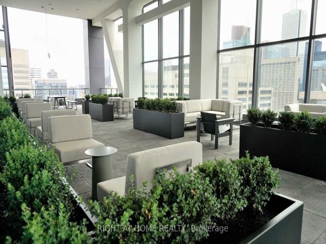 3015 - 488 University Ave