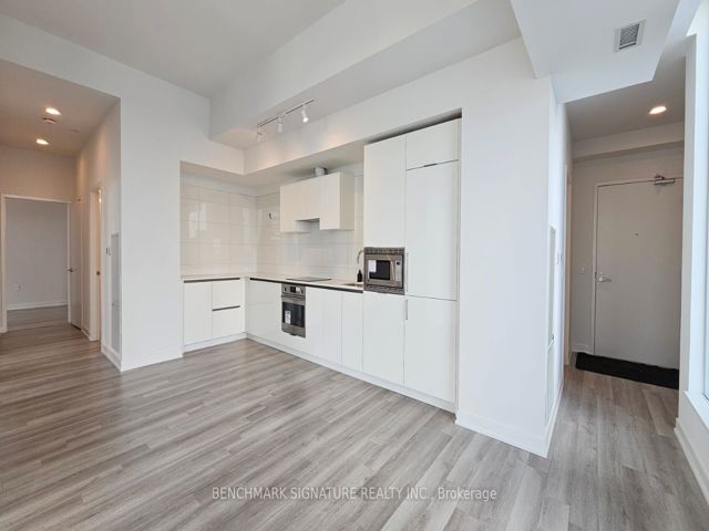 3908 - 238 Simcoe St