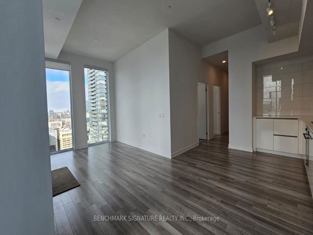3908 - 238 Simcoe St