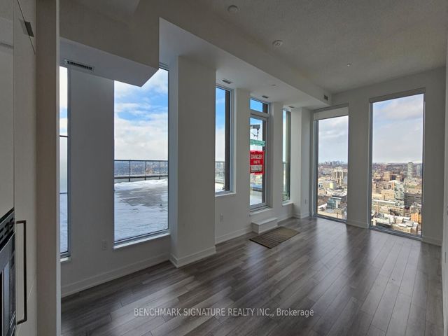 3908 - 238 Simcoe St