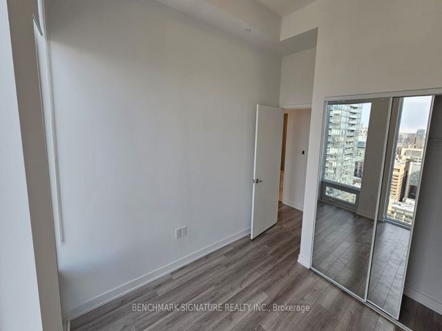 3908 - 238 Simcoe St