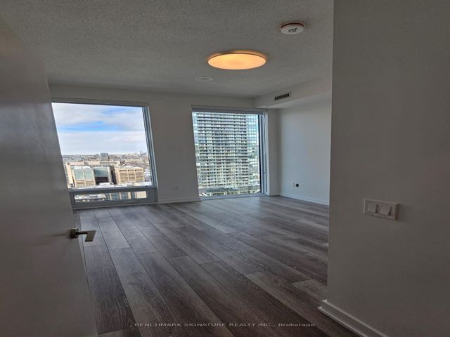 3908 - 238 Simcoe St