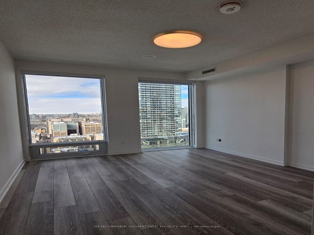 3908 - 238 Simcoe St