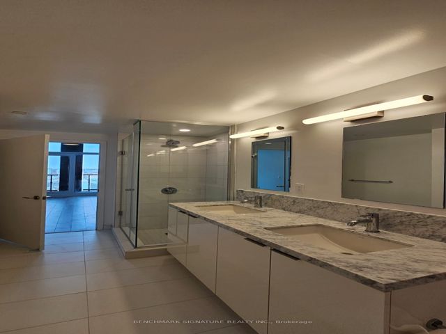 3908 - 238 Simcoe St