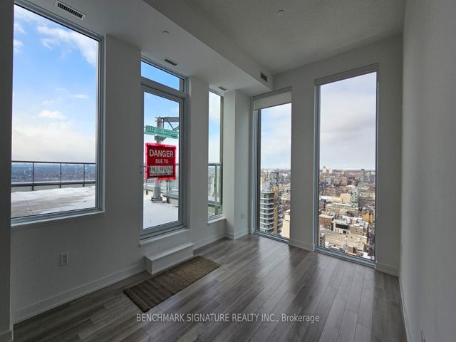 3908 - 238 Simcoe St