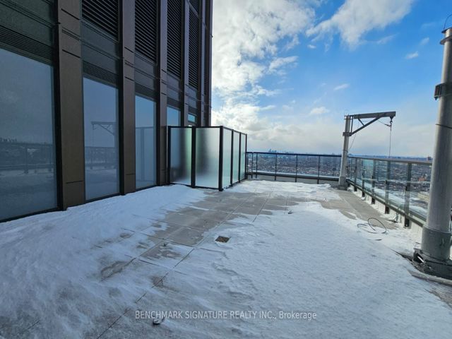 3908 - 238 Simcoe St