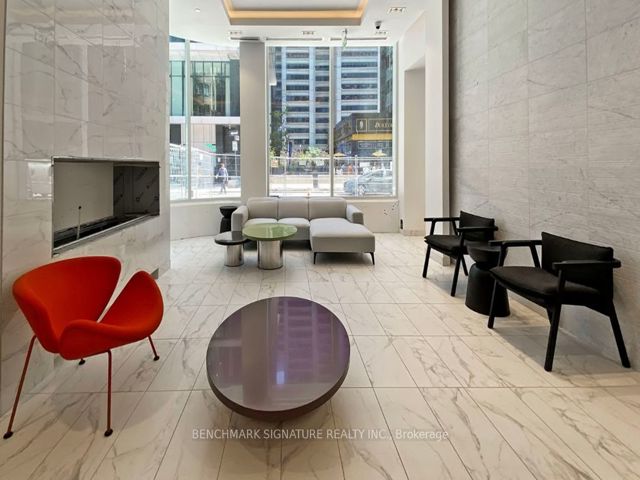 3908 - 238 Simcoe St