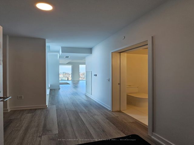 3908 - 238 Simcoe St
