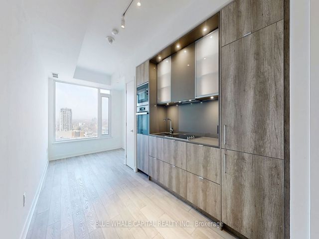 2014 - 11 Yorkville Ave