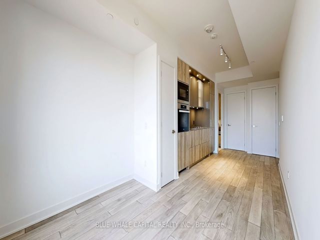 2014 - 11 Yorkville Ave