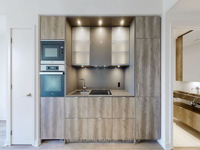 2014 - 11 Yorkville Ave