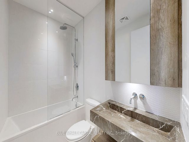 2014 - 11 Yorkville Ave