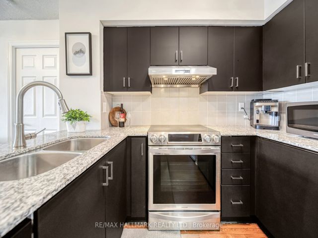 1002 - 225 Wellesley St E