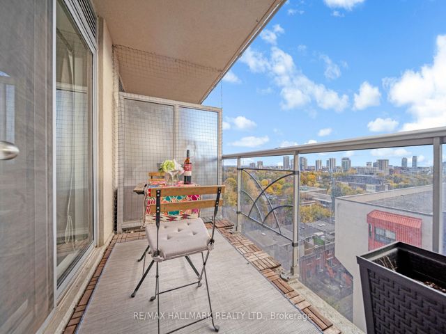 1002 - 225 Wellesley St E