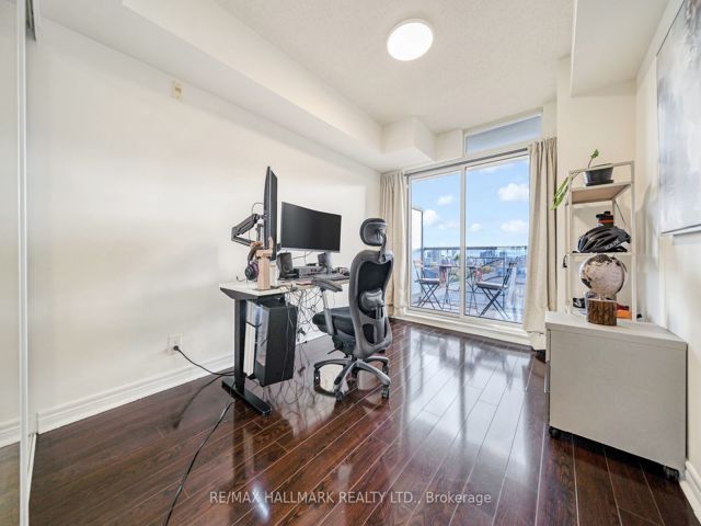 1002 - 225 Wellesley St E